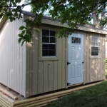 Oregon Quaker with single entry door and windows